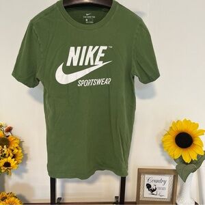 Nike Tee Shirt Men’s Size S Green short sleeve
